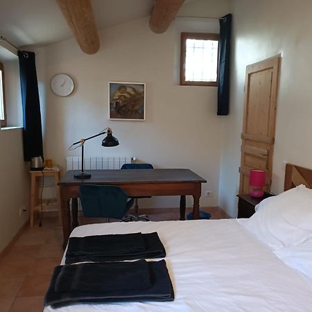 Lou Boulugi Hotel Aix-en-Provence Buitenkant foto