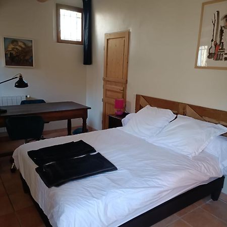 Lou Boulugi Hotel Aix-en-Provence Buitenkant foto
